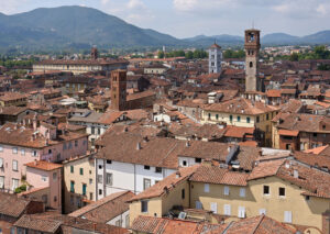 tautouring_Lucca_seen_from_Torre_Guinigi-2